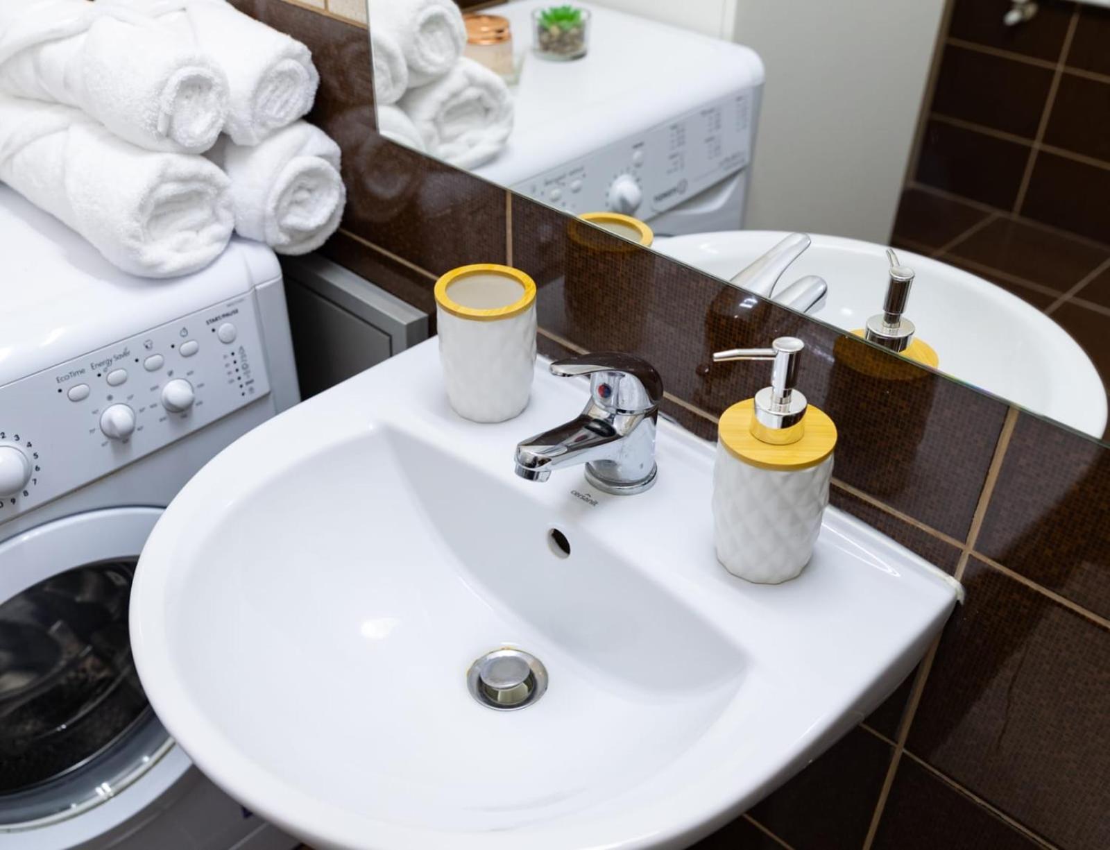 Studio Deluxe Uniri Bucureşti Ngoại thất bức ảnh